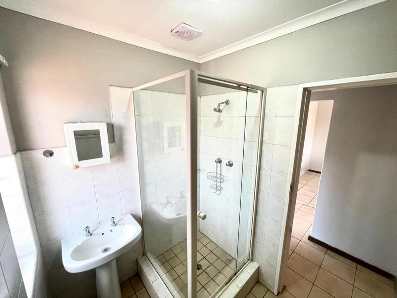 To Let 2 Bedroom Property for Rent in Kannoniers Park North West